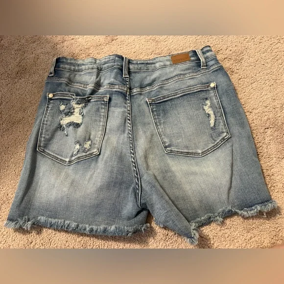 Judy Blue Distressed Button fly Jean Shorts EUC - Picture 5 of 11